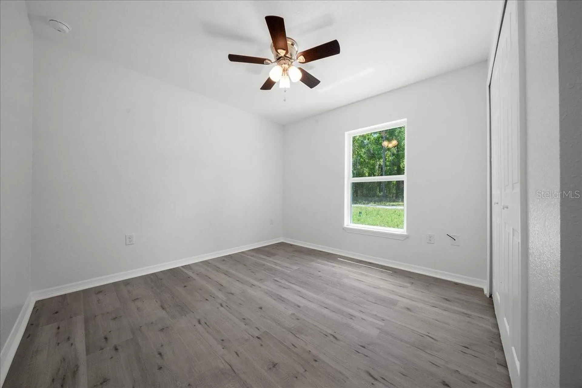 11 Sequoia Loop Place Ocklawaha FL 32179