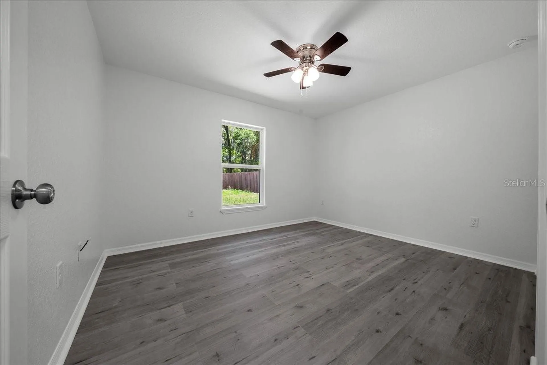 11 Sequoia Loop Place Ocklawaha FL 32179