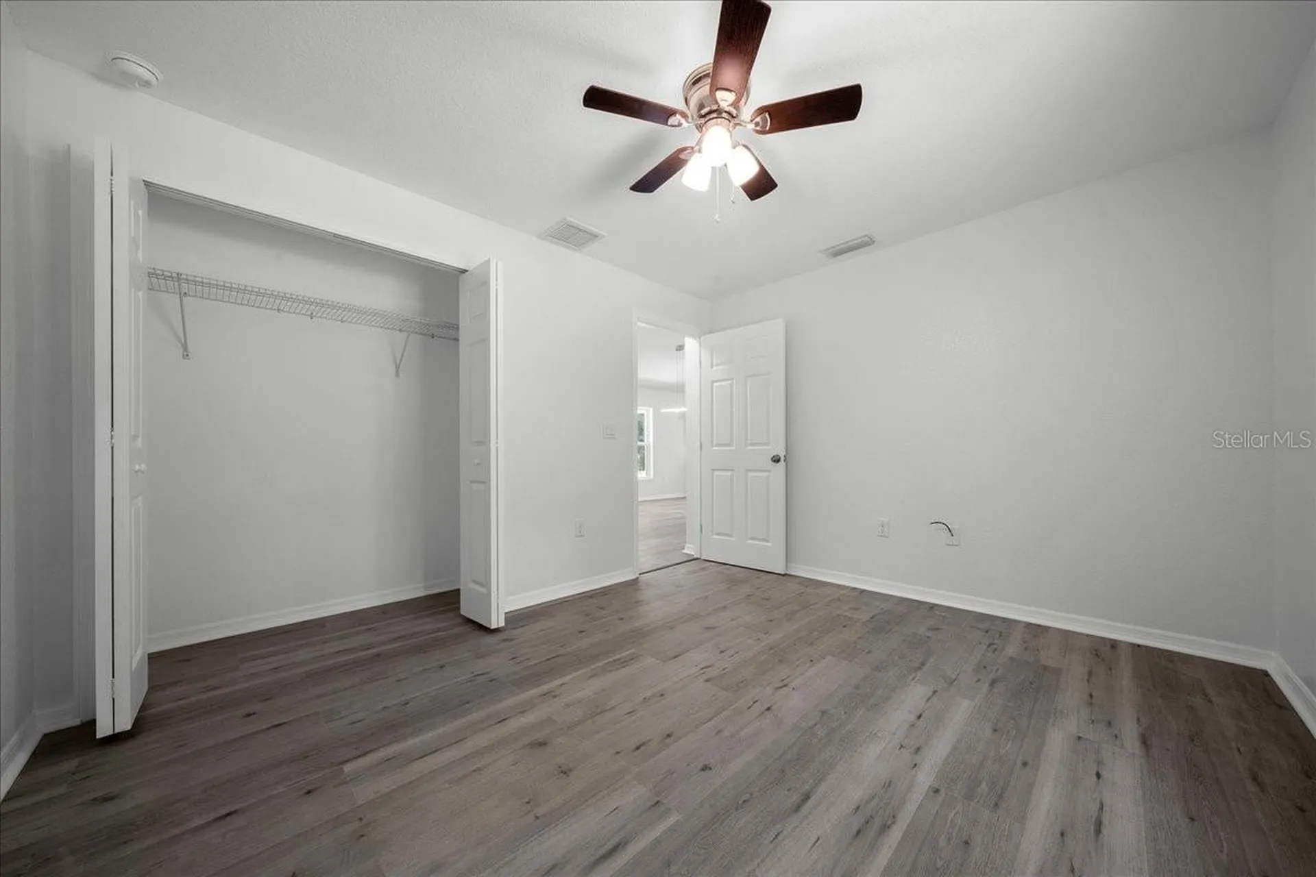 11 Sequoia Loop Place Ocklawaha FL 32179