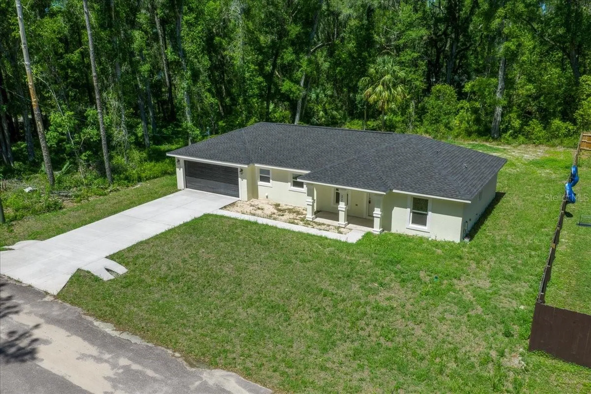 11 Sequoia Loop Place Ocklawaha FL 32179