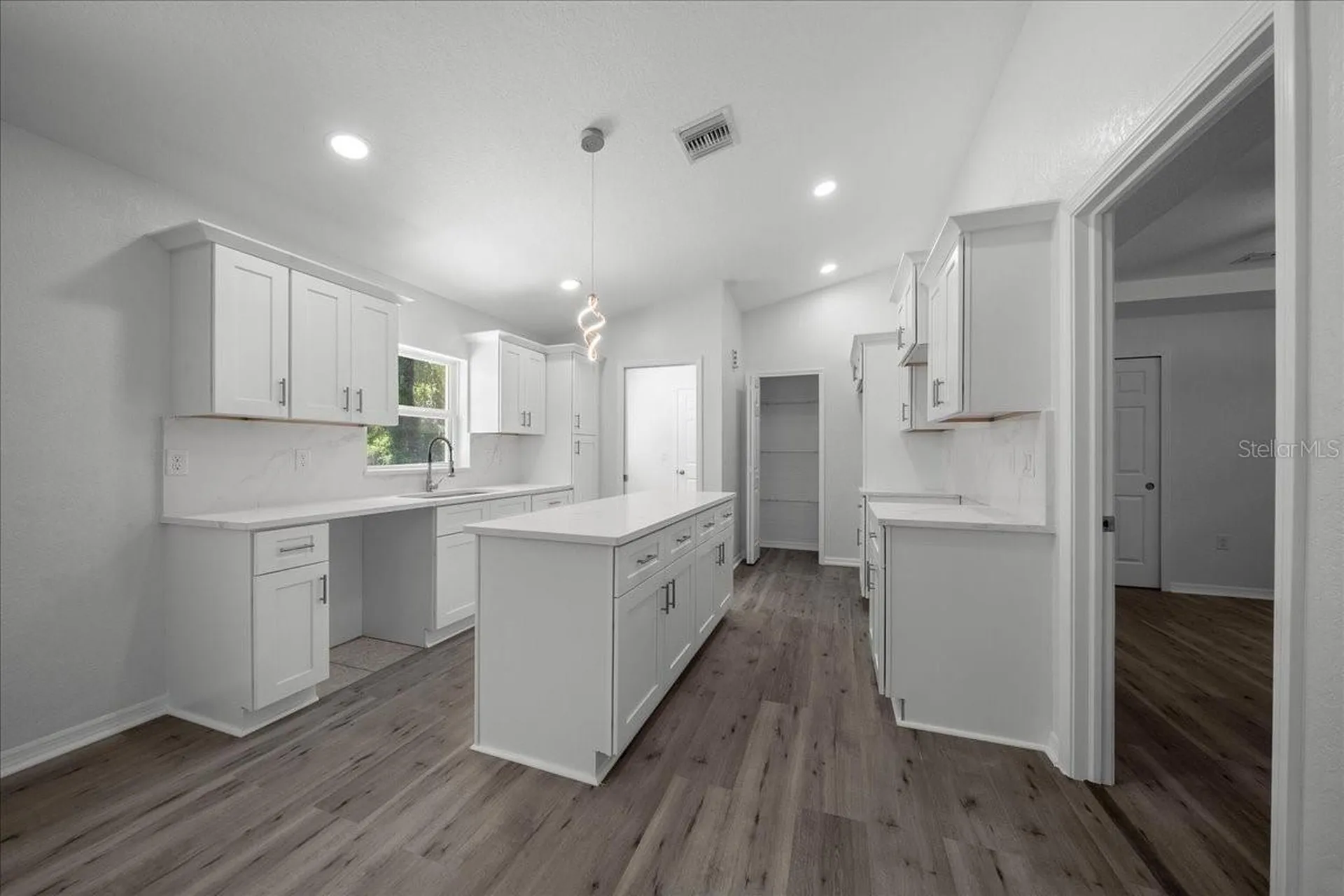 11 Sequoia Loop Place Ocklawaha FL 32179