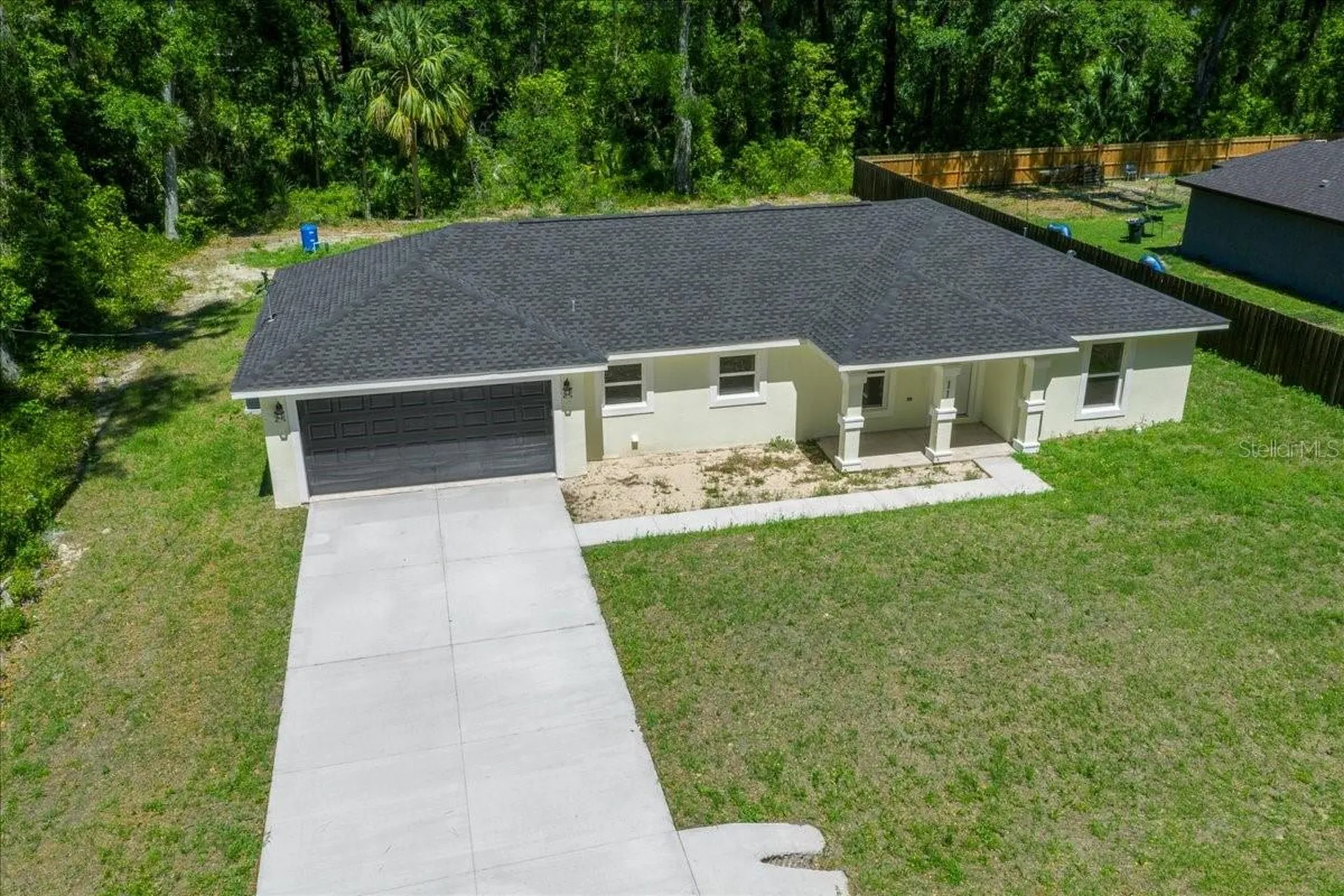 11 Sequoia Loop Place Ocklawaha FL 32179