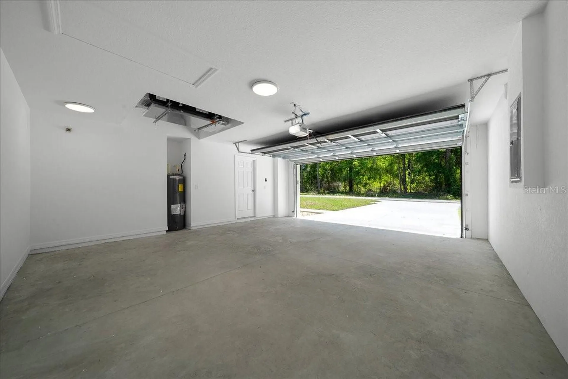 11 Sequoia Loop Place Ocklawaha FL 32179