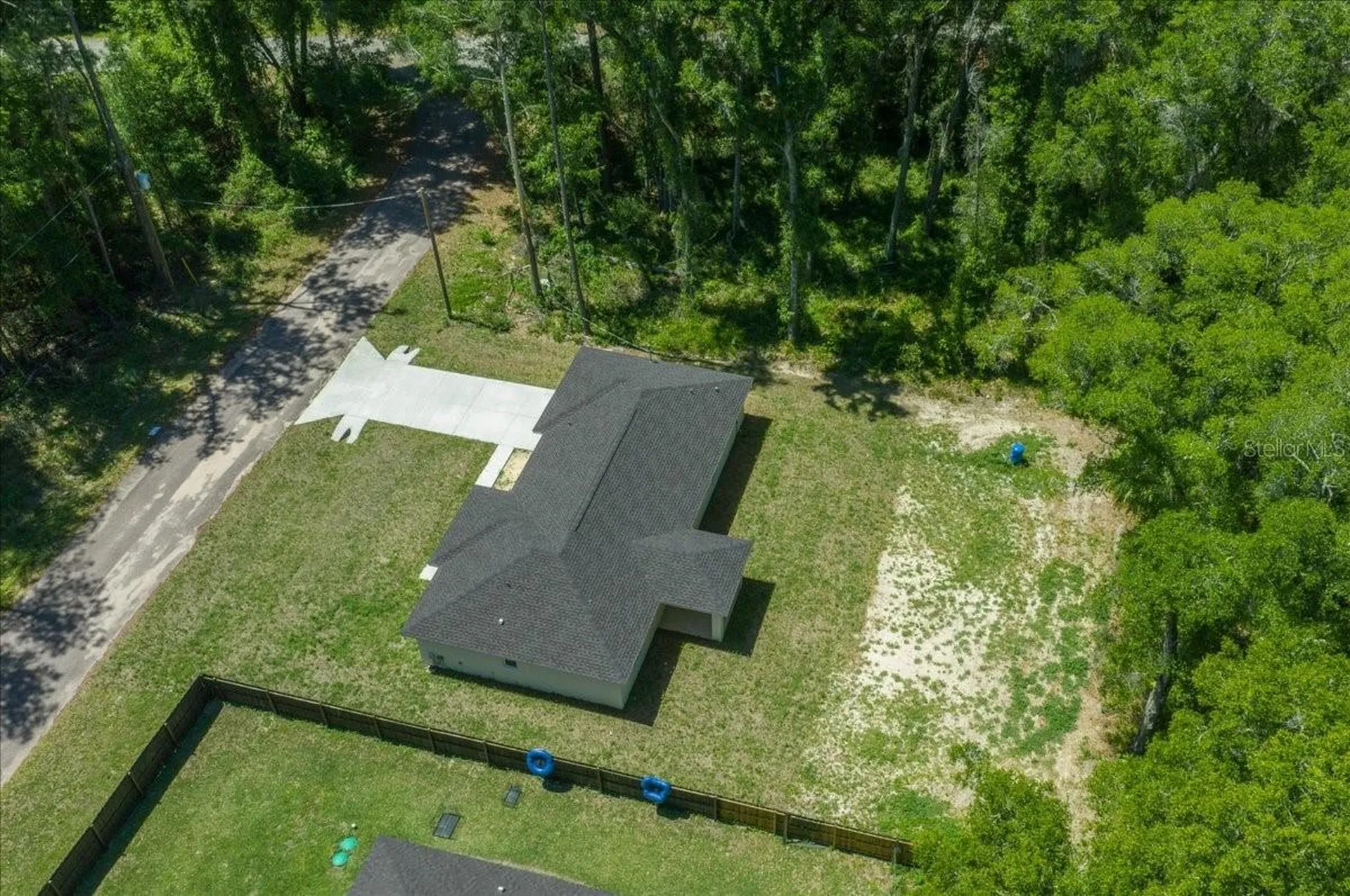 11 Sequoia Loop Place Ocklawaha FL 32179