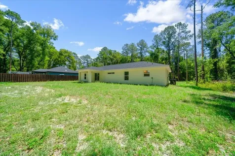 11 Sequoia Loop Place Ocklawaha FL 32179