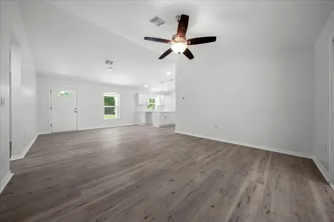11 Sequoia Loop Place Ocklawaha FL 32179