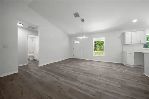 11 Sequoia Loop Place Ocklawaha FL 32179