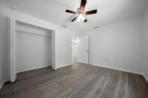 11 Sequoia Loop Place Ocklawaha FL 32179