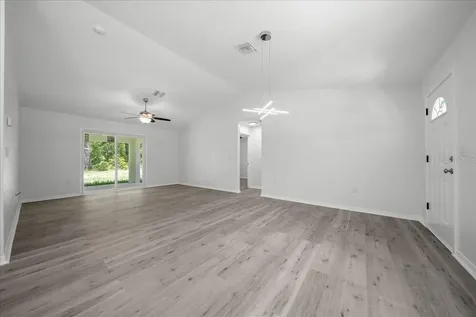 11 Sequoia Loop Place Ocklawaha FL 32179