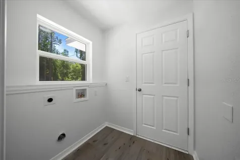 11 Sequoia Loop Place Ocklawaha FL 32179