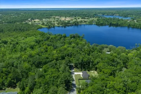 11 Sequoia Loop Place Ocklawaha FL 32179