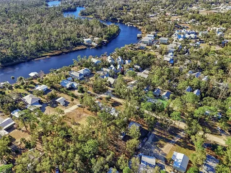 317 Cedar Street NE Steinhatchee FL 32359