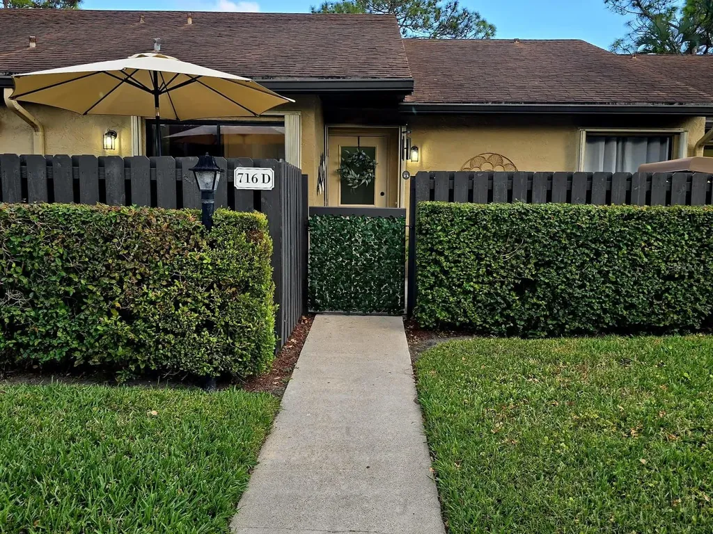 716 Sunny Pine Way Greenacres FL 33415