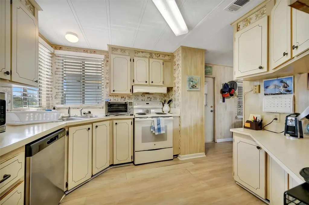 106 S Saint Thomas Circle Apollo Beach FL 33572
