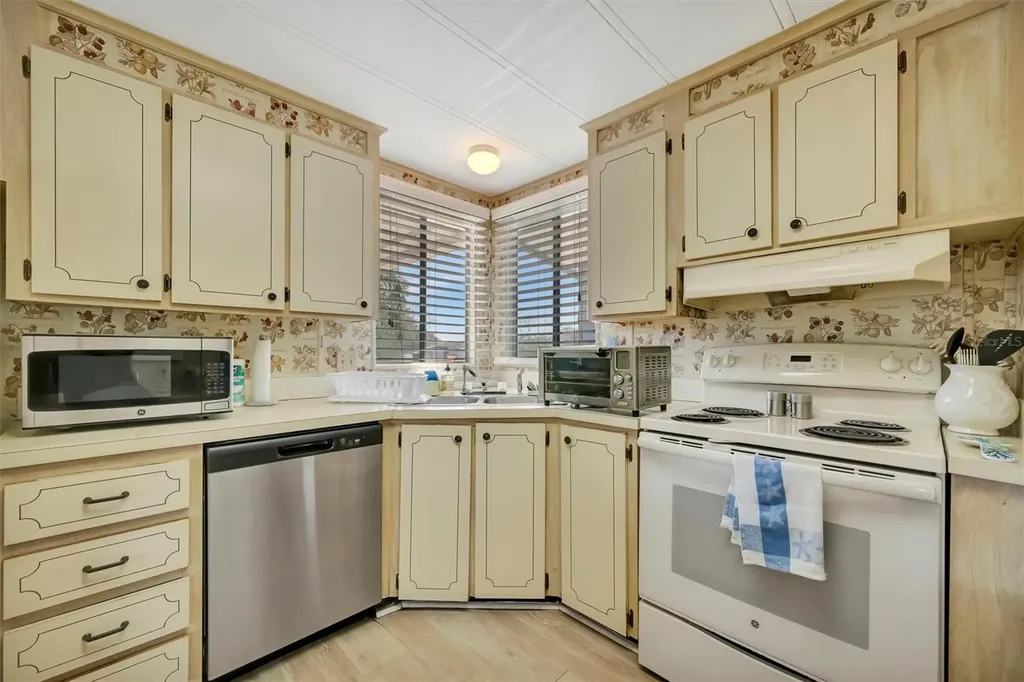 106 S Saint Thomas Circle Apollo Beach FL 33572