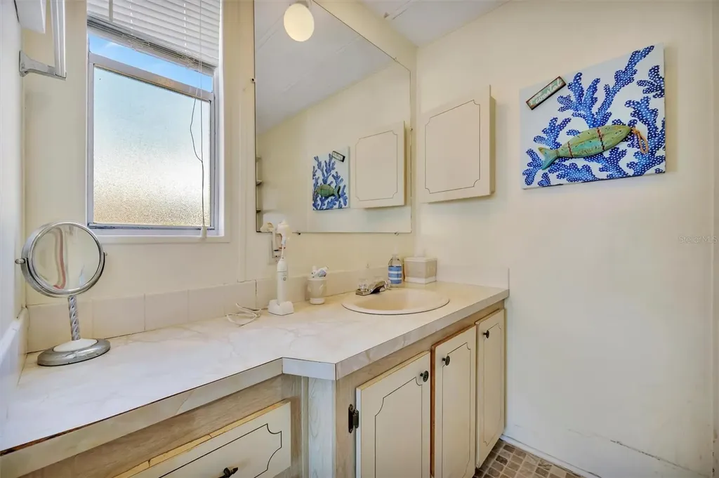 106 S Saint Thomas Circle Apollo Beach FL 33572