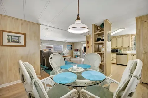 106 S Saint Thomas Circle Apollo Beach FL 33572
