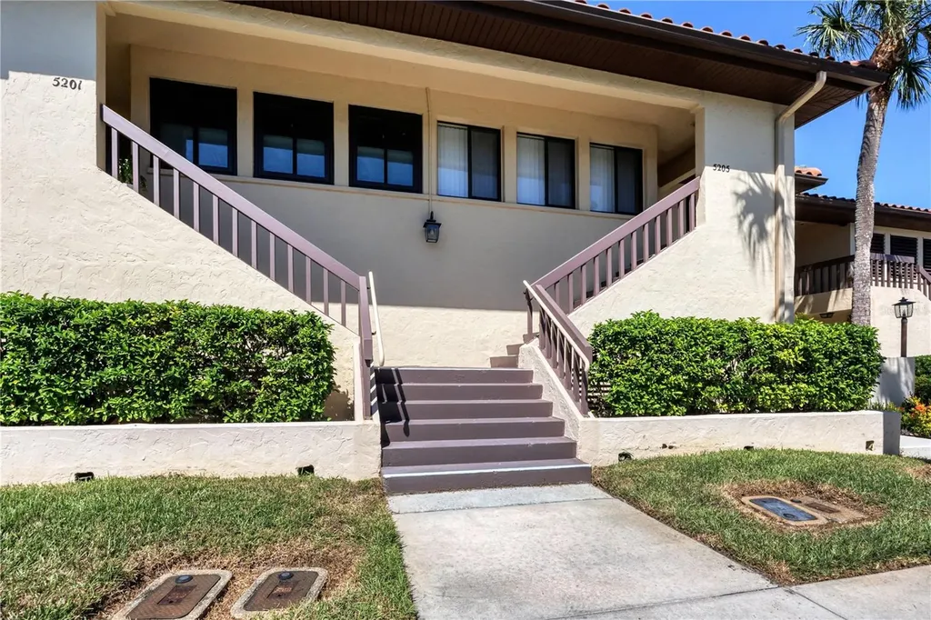5205 Lake Village Drive Sarasota FL 34235