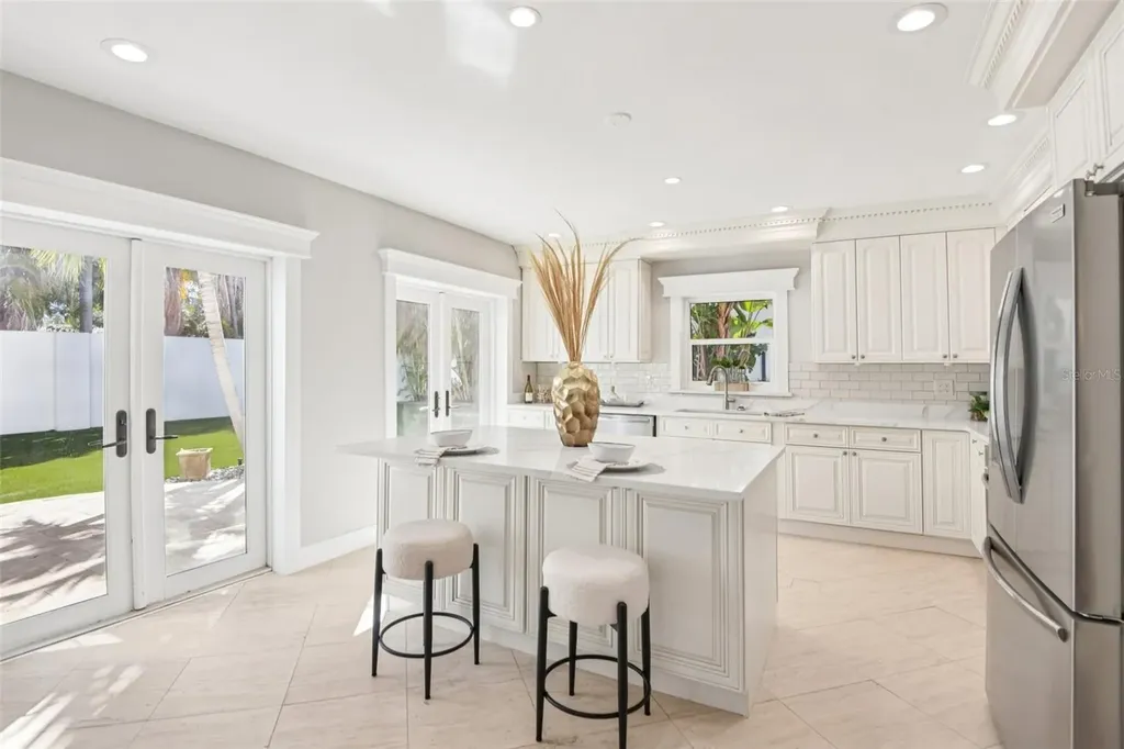104 Palmera Boulevard NE St Petersburg FL 33704