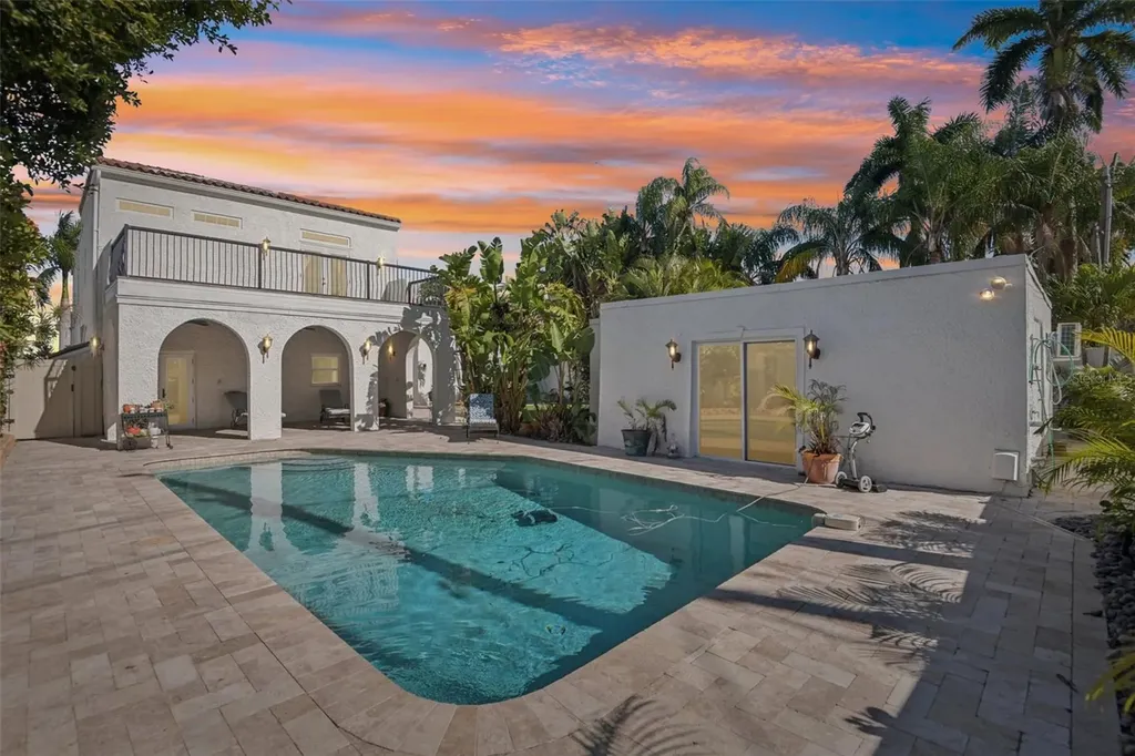 104 Palmera Boulevard NE St Petersburg FL 33704