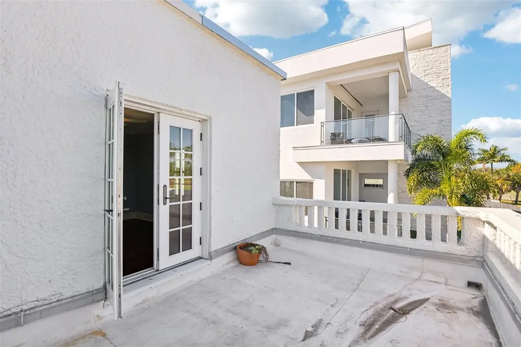 104 Palmera Boulevard NE St Petersburg FL 33704