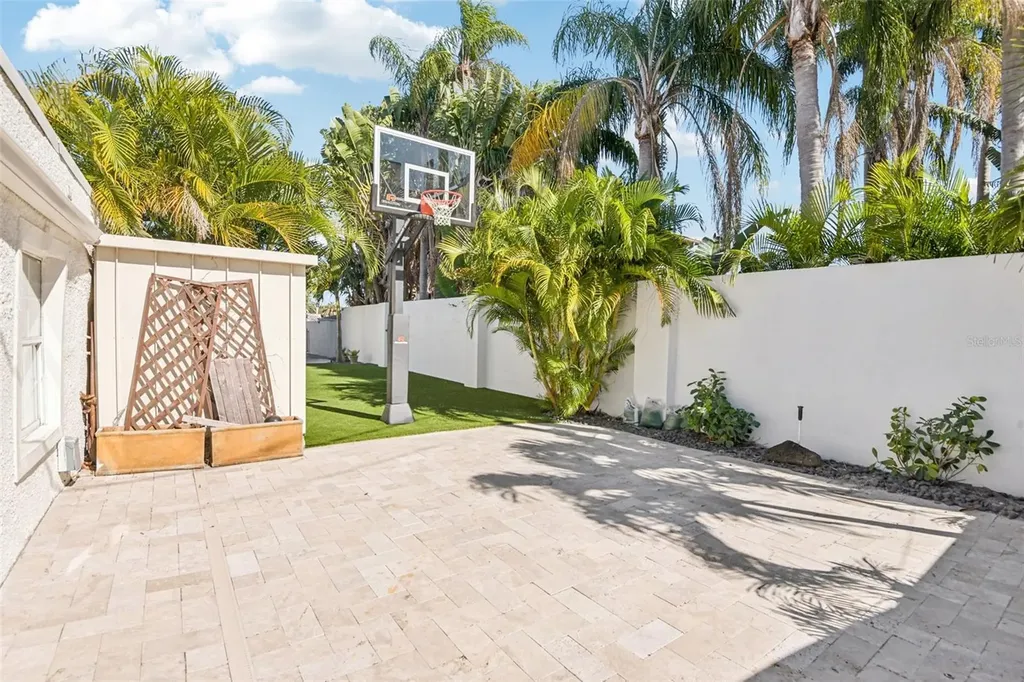 104 Palmera Boulevard NE St Petersburg FL 33704