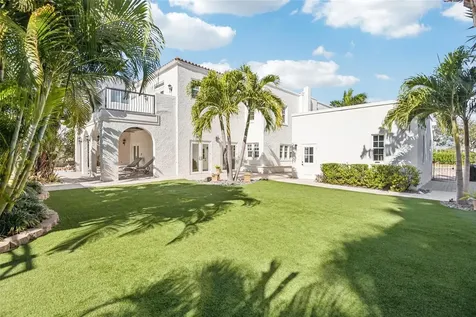 104 Palmera Boulevard NE St Petersburg FL 33704