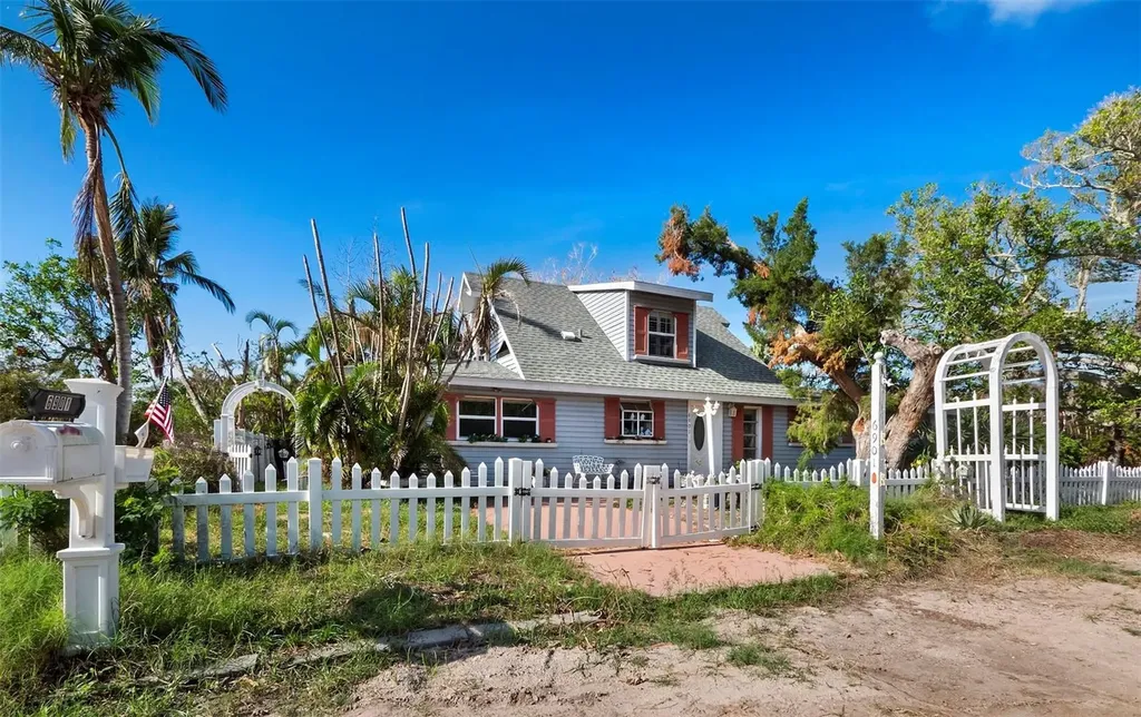 6901 Poinsetta Avenue Longboat Key FL 34228