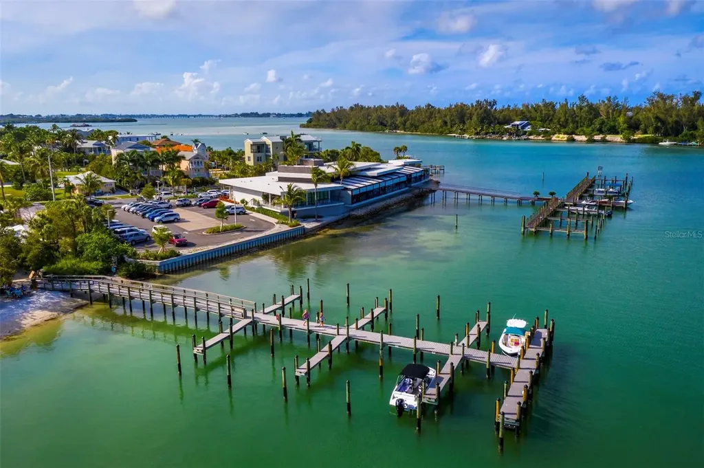 6901 Poinsetta Avenue Longboat Key FL 34228