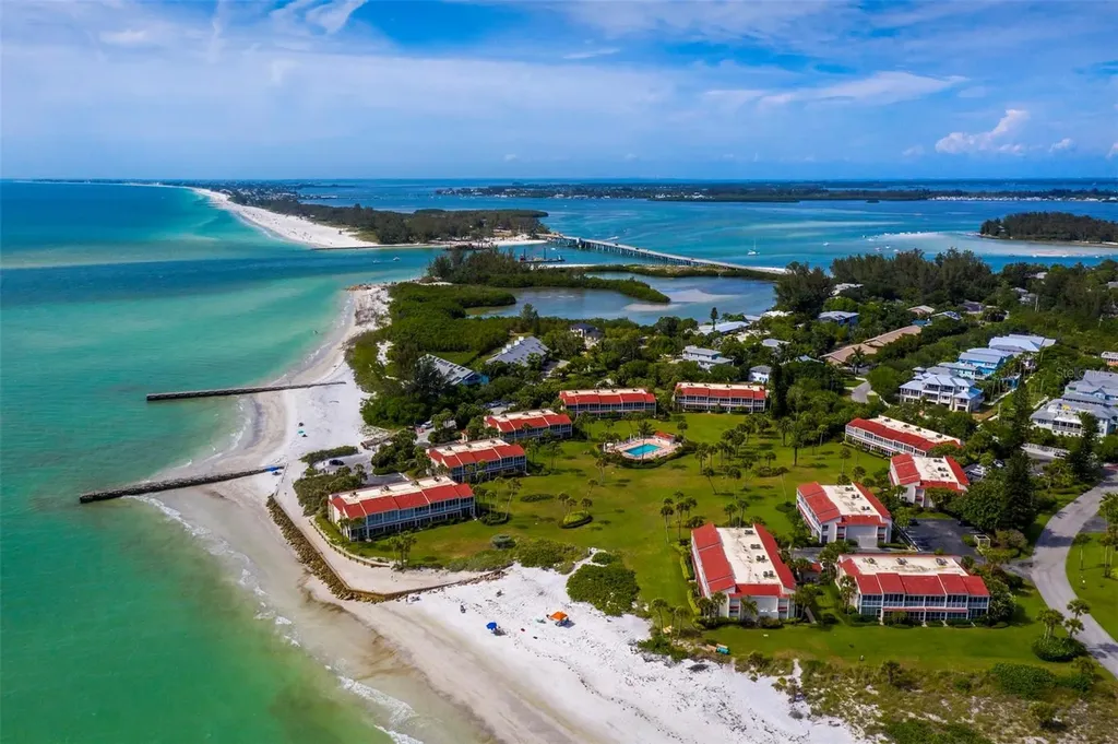 6901 Poinsetta Avenue Longboat Key FL 34228