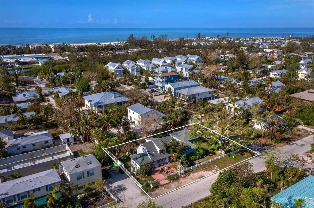 6901 Poinsetta Avenue Longboat Key FL 34228