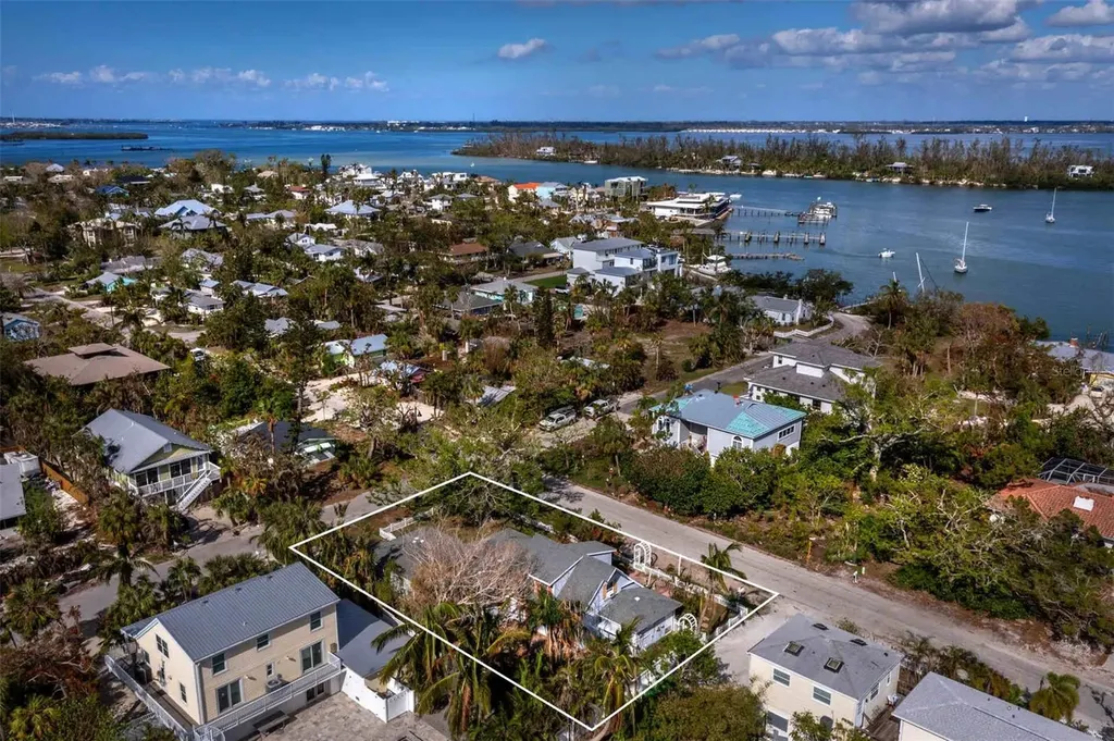 6901 Poinsetta Avenue Longboat Key FL 34228