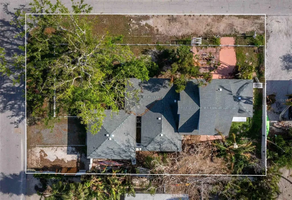 6901 Poinsetta Avenue Longboat Key FL 34228