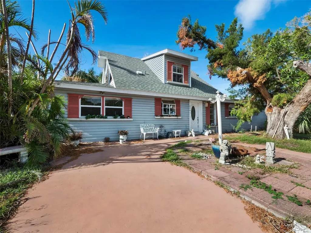 6901 Poinsetta Avenue Longboat Key FL 34228