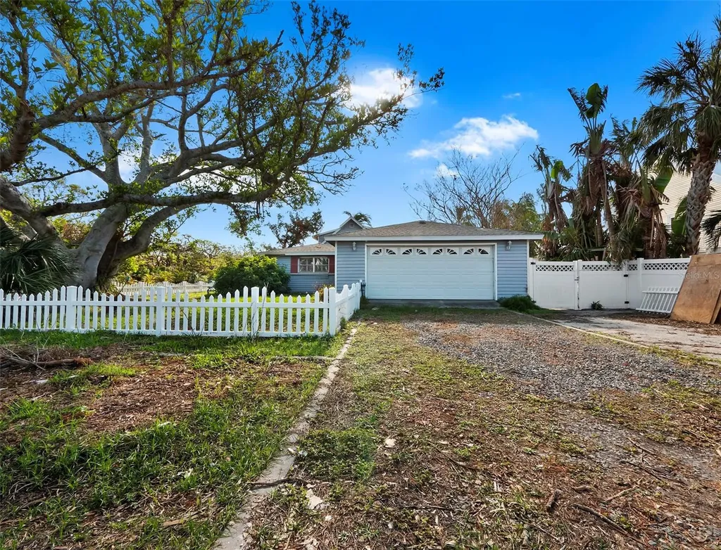6901 Poinsetta Avenue Longboat Key FL 34228