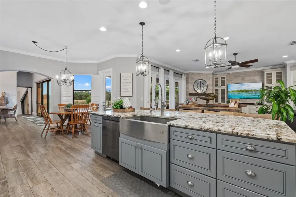 5301 Saddle Oak Trail Sarasota FL 34241