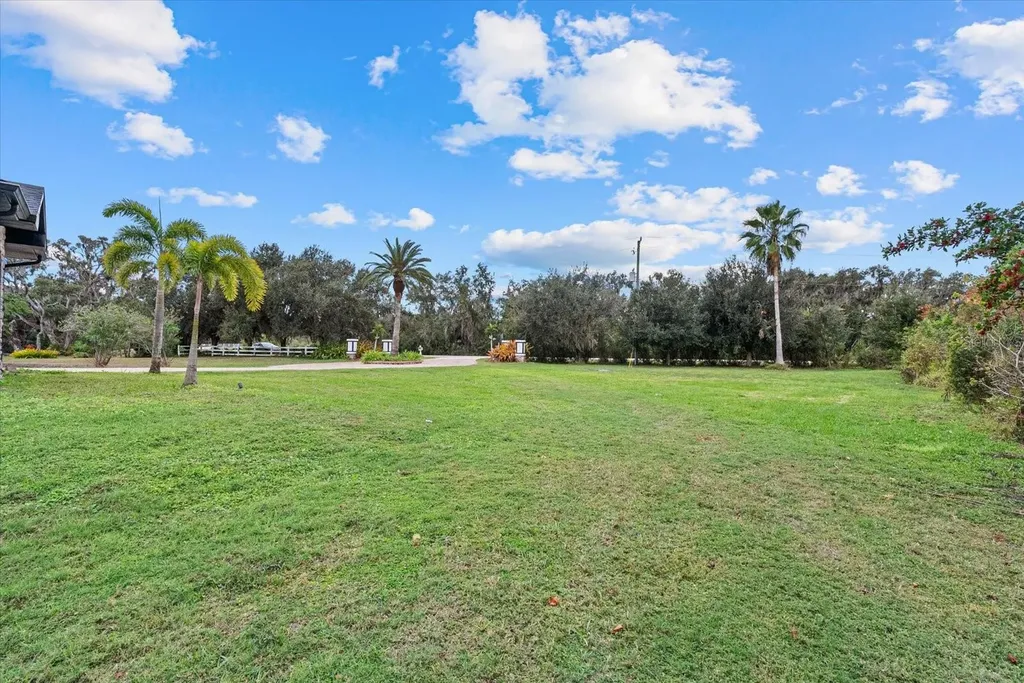 5301 Saddle Oak Trail Sarasota FL 34241