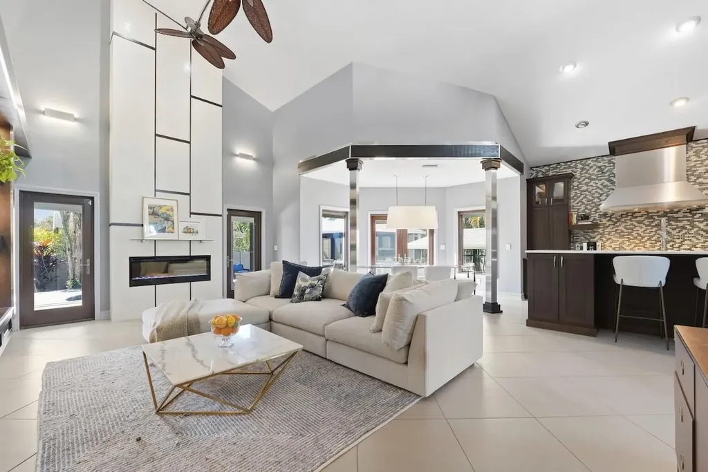 648 Santa Maria Drive Tierra Verde FL 33715