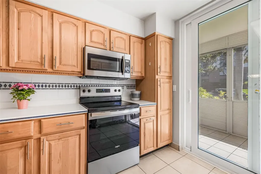615 10th Avenue NE St Petersburg FL 33701