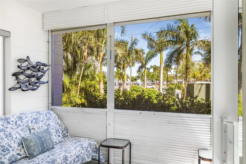 615 10th Avenue NE St Petersburg FL 33701