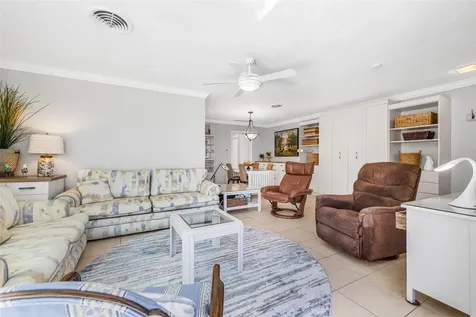 615 10th Avenue NE St Petersburg FL 33701
