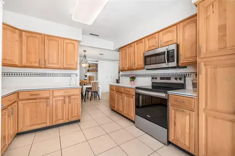 615 10th Avenue NE St Petersburg FL 33701