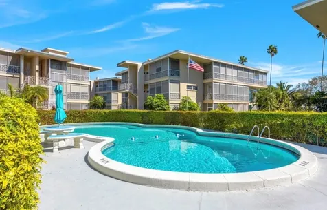 615 10th Avenue NE St Petersburg FL 33701