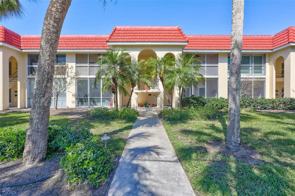 137 Avenida Messina Sarasota FL 34242