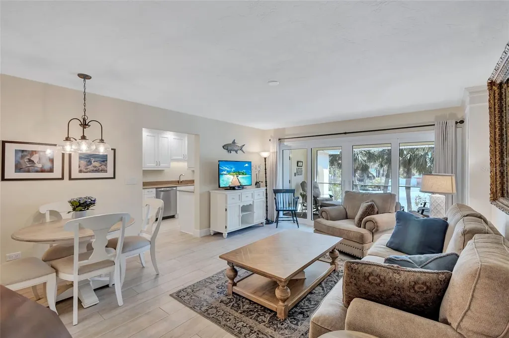 137 Avenida Messina Sarasota FL 34242