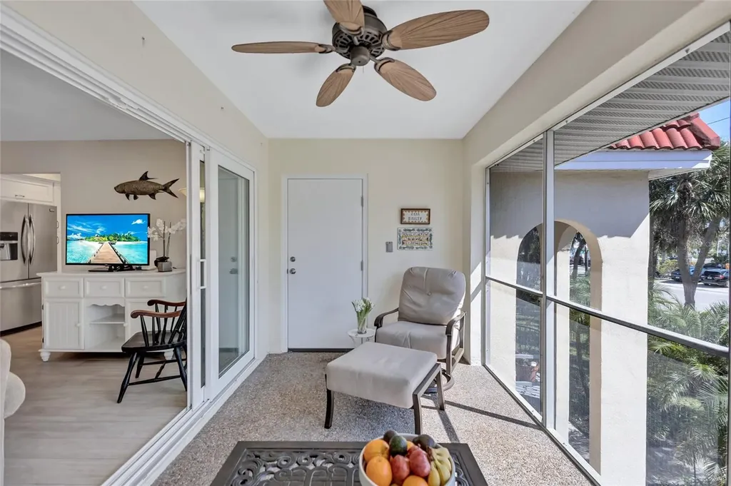 137 Avenida Messina Sarasota FL 34242