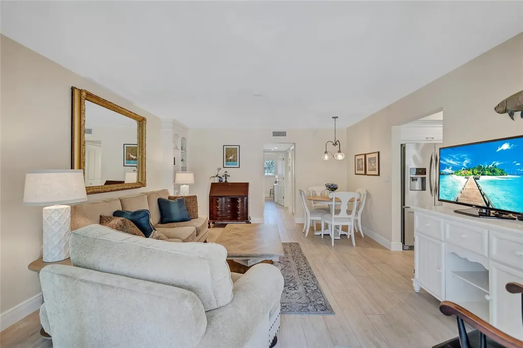 137 Avenida Messina Sarasota FL 34242