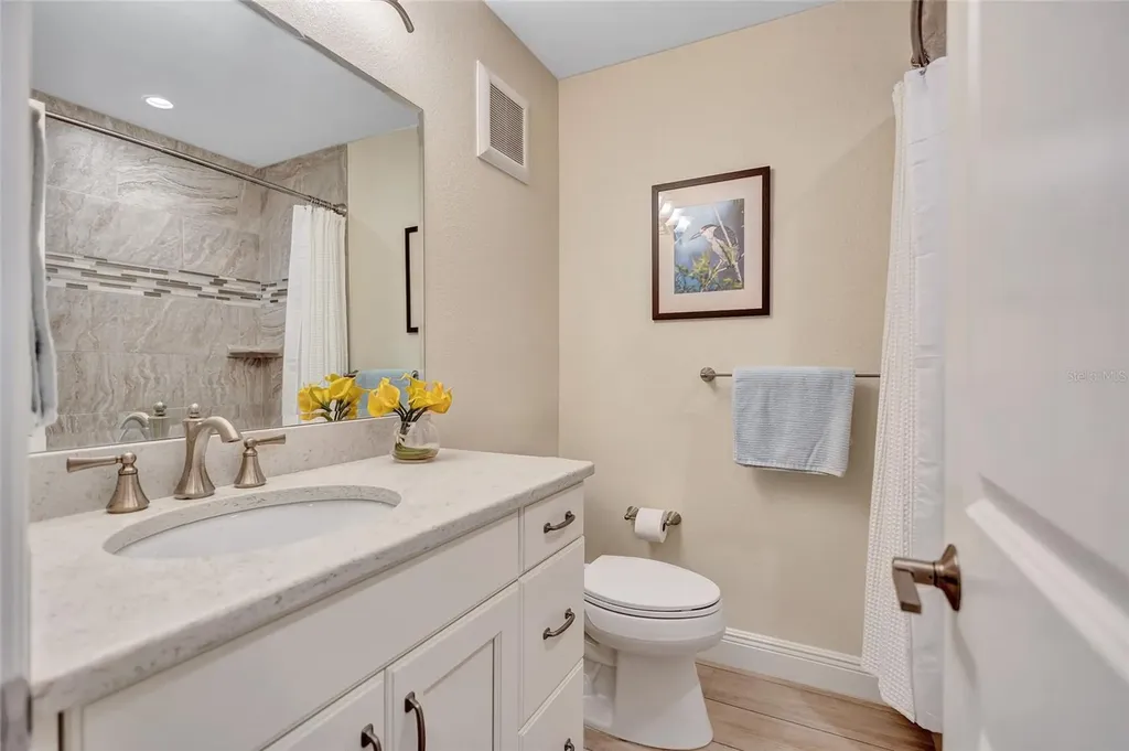 137 Avenida Messina Sarasota FL 34242