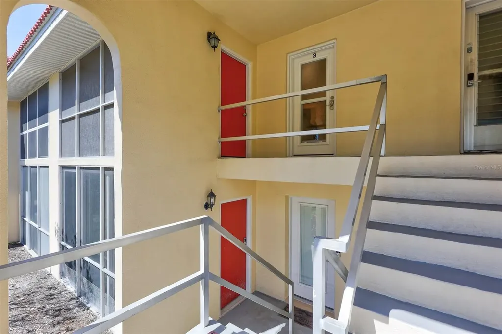 137 Avenida Messina Sarasota FL 34242