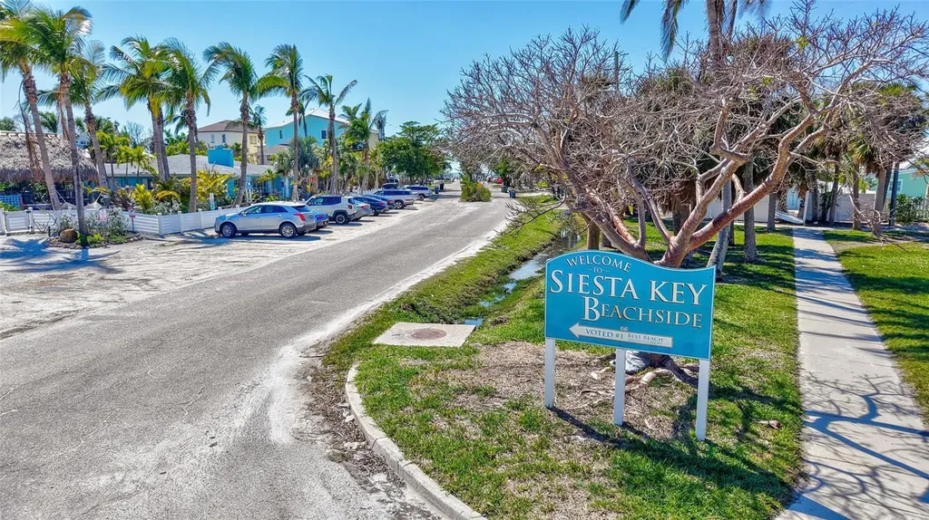 137 Avenida Messina Sarasota FL 34242